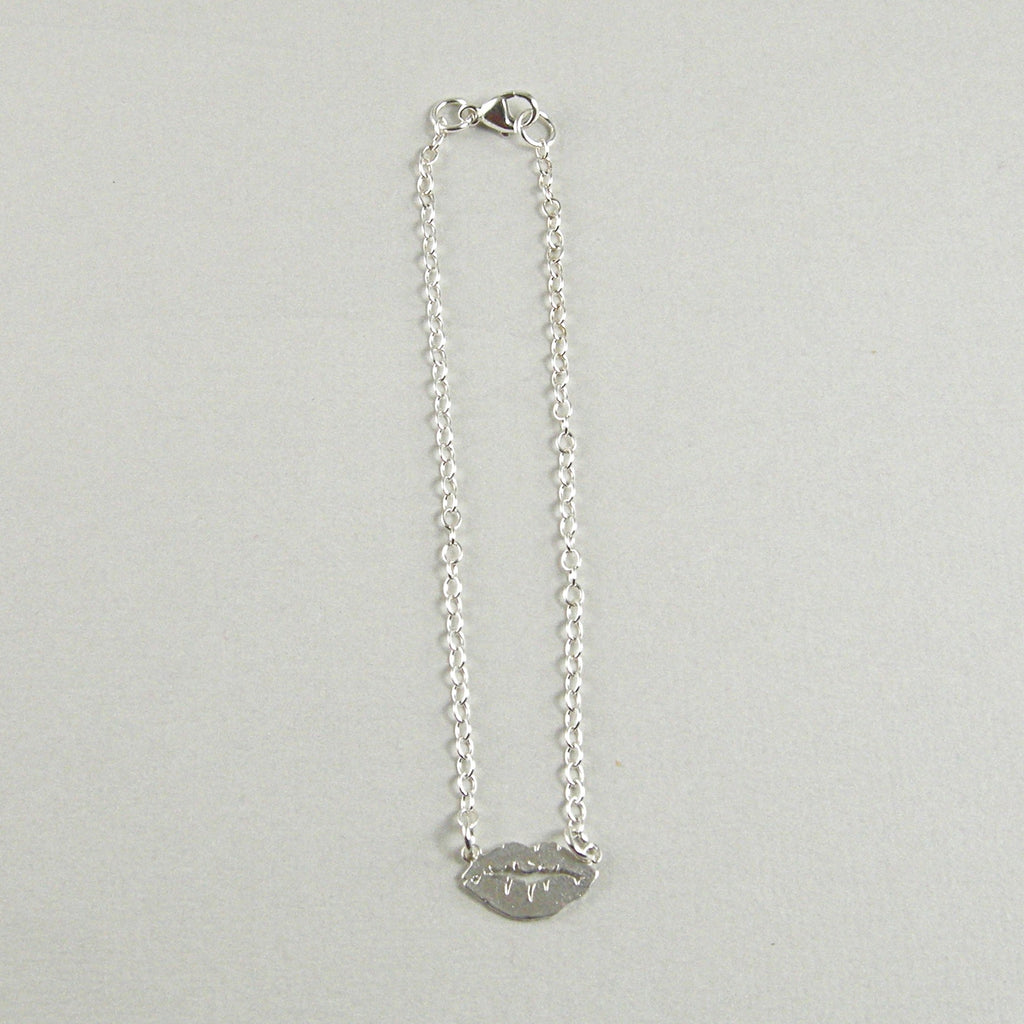 silver kiss anklet
